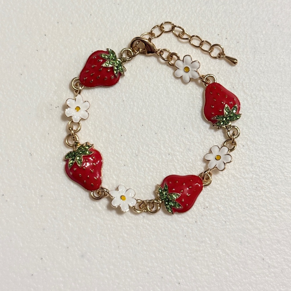 ⚜️ Strawberry Bracelet with Gold and White Details 🍓🌼 - Picture 7 of 8